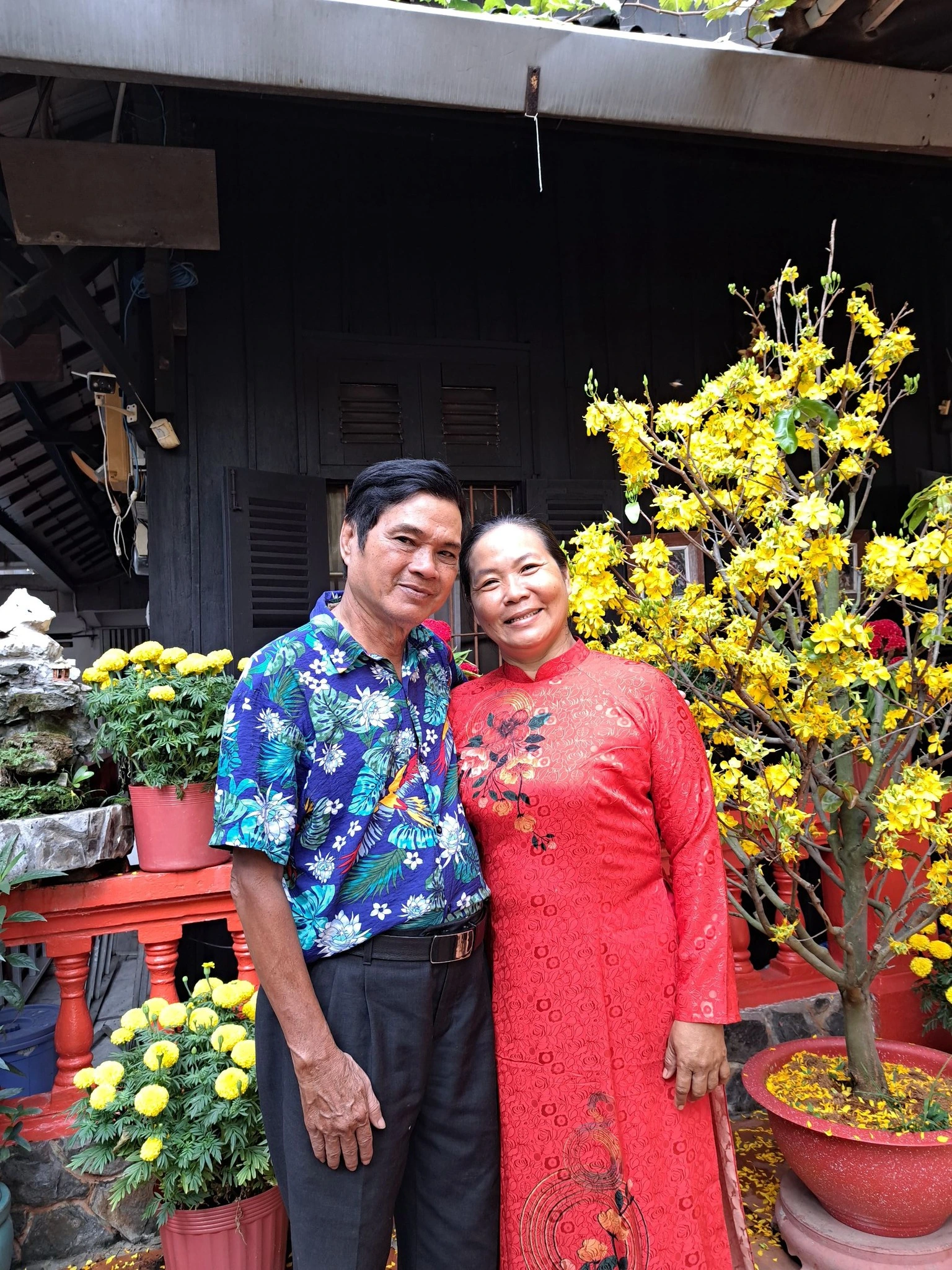 Ngôi sao đình đám một thời: Ngoài 70 tuổi vẫn ở tạm đất của người thân, bệnh tật, phụ vợ bán hàng online- Ảnh 4. Ngôi sao đình đám một thời: Ngoài 70 tuổi vẫn ở tạm đất của người thân, bệnh tật, phụ vợ bán hàng online- Ảnh 4.