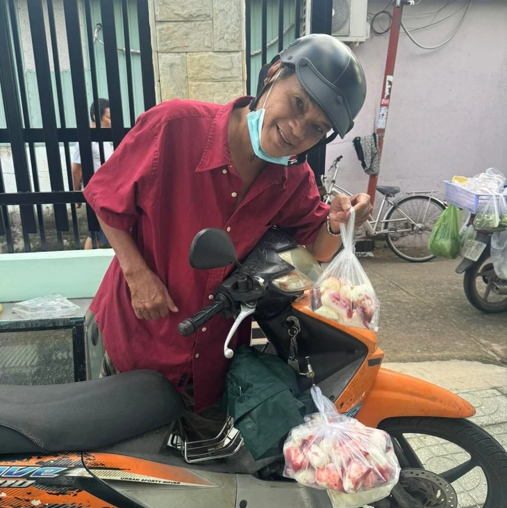 Ngôi sao đình đám một thời: Ngoài 70 tuổi vẫn ở tạm đất của người thân, bệnh tật, phụ vợ bán hàng online- Ảnh 3. Ngôi sao đình đám một thời: Ngoài 70 tuổi vẫn ở tạm đất của người thân, bệnh tật, phụ vợ bán hàng online- Ảnh 3.