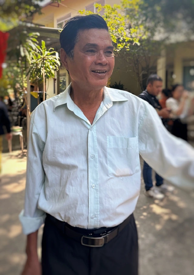 Ngôi sao đình đám một thời: Ngoài 70 tuổi vẫn ở tạm đất của người thân, bệnh tật, phụ vợ bán hàng online- Ảnh 1. Ngôi sao đình đám một thời: Ngoài 70 tuổi vẫn ở tạm đất của người thân, bệnh tật, phụ vợ bán hàng online- Ảnh 1.