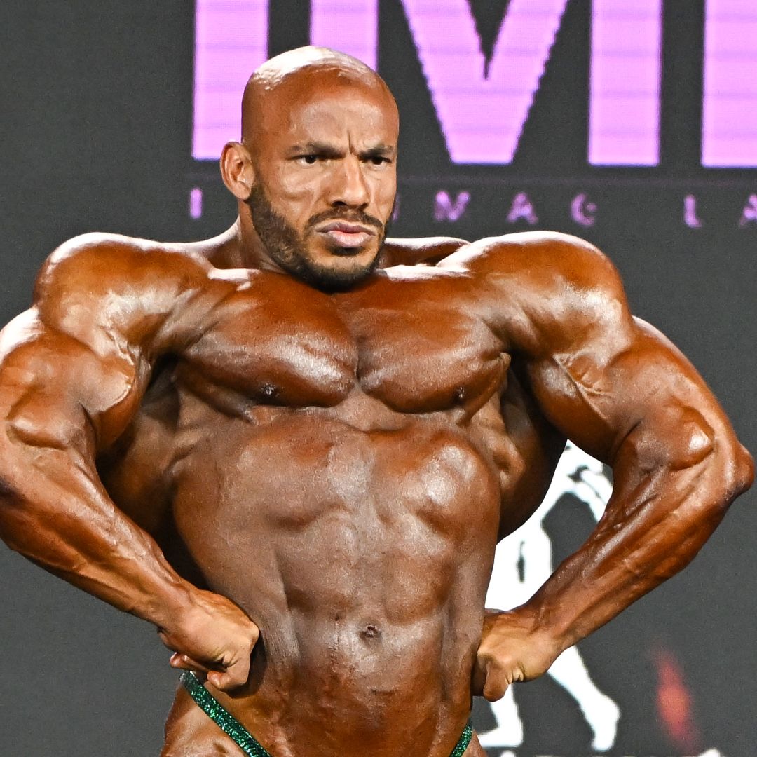 Quái vật thể hình nặng 155 kg, nhìn khối cơ bắp dày đặc, lưng dày như tường thành khiến tất cả sững sờ- Ảnh 3.