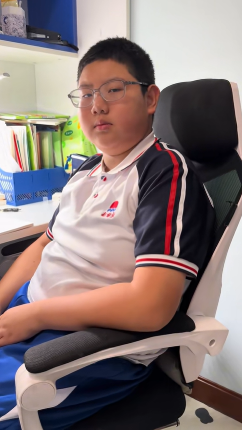 Thấy con trai cấp 2 tự nhiên gửi hơn 7 triệu đồng vào tài khoản mình, ông bố tức tốc tra hỏi rồi lặng người khi biết lý do- Ảnh 1.