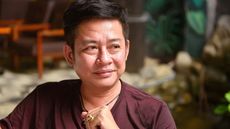 Nam nghệ sĩ bị tai biến, suy thận nặng, đồng nghiệp phải dìu đi vẫn khát khao 1 điều- Ảnh 1.