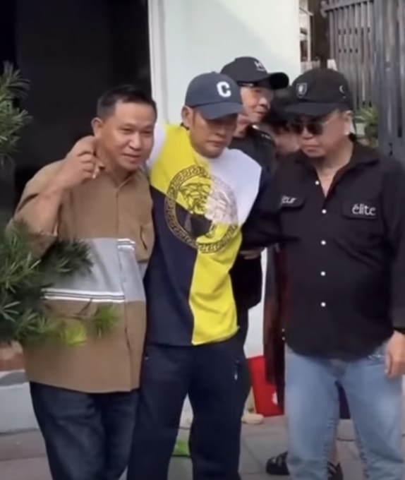 Nam nghệ sĩ bị tai biến, suy thận nặng, đồng nghiệp phải dìu đi vẫn khát khao 1 điều- Ảnh 6.