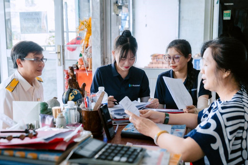 Công chức lương 12 triệu, thu nhập bên ngoài 5 triệu, có 2 con nhỏ, nộp thuế thu nhập cá nhân thế nào? - Cơ quan Thuế trả lời - Ảnh 1.