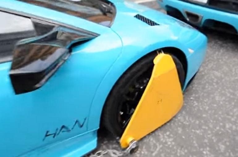 Khổ như gia đình hoàng gia này: Bỏ 60.000 tỷ mua bách hoá nổi tiếng bậc nhất thế giới vẫn bị khoá bánh, phạt 3 triệu đồng vì đỗ siêu xe ngay chân toà nhà- Ảnh 3.