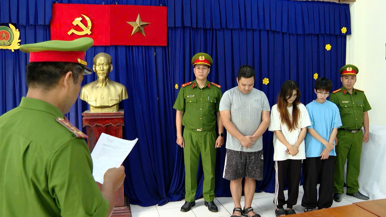 Lật tẩy t&agrave;i xế taxi g&agrave;i ma t&uacute;y vu khống đồng nghiệp- Ảnh 2.