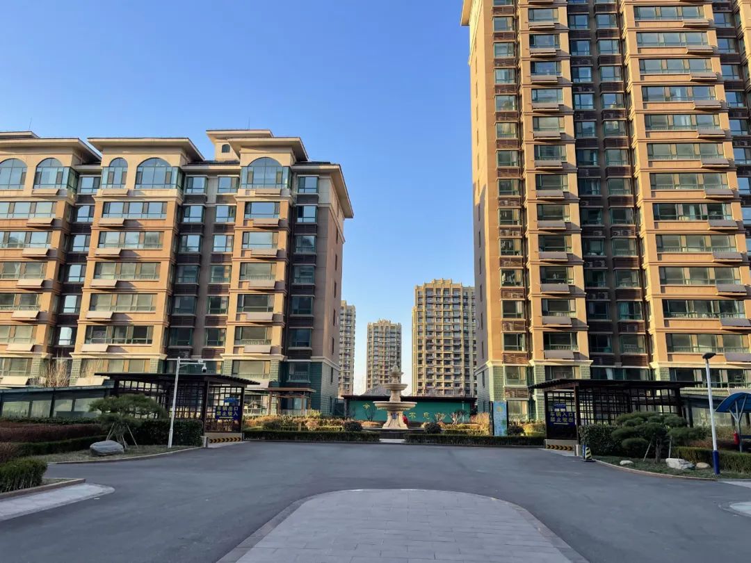 Chi 1,8 tỷ đồng mua nhà, 2 năm sau mới chuyển vào ở thì phát hiện ban công 80m2 bị chiếm làm vườn hoa, hàng xóm tuyên bố: “Đây là tài sản chung”- Ảnh 1. Chi 1,8 tỷ đồng mua nhà, 2 năm sau mới chuyển vào ở thì phát hiện ban công 80m2 bị chiếm làm vườn hoa, hàng xóm tuyên bố: “Đây là tài sản chung”- Ảnh 1.