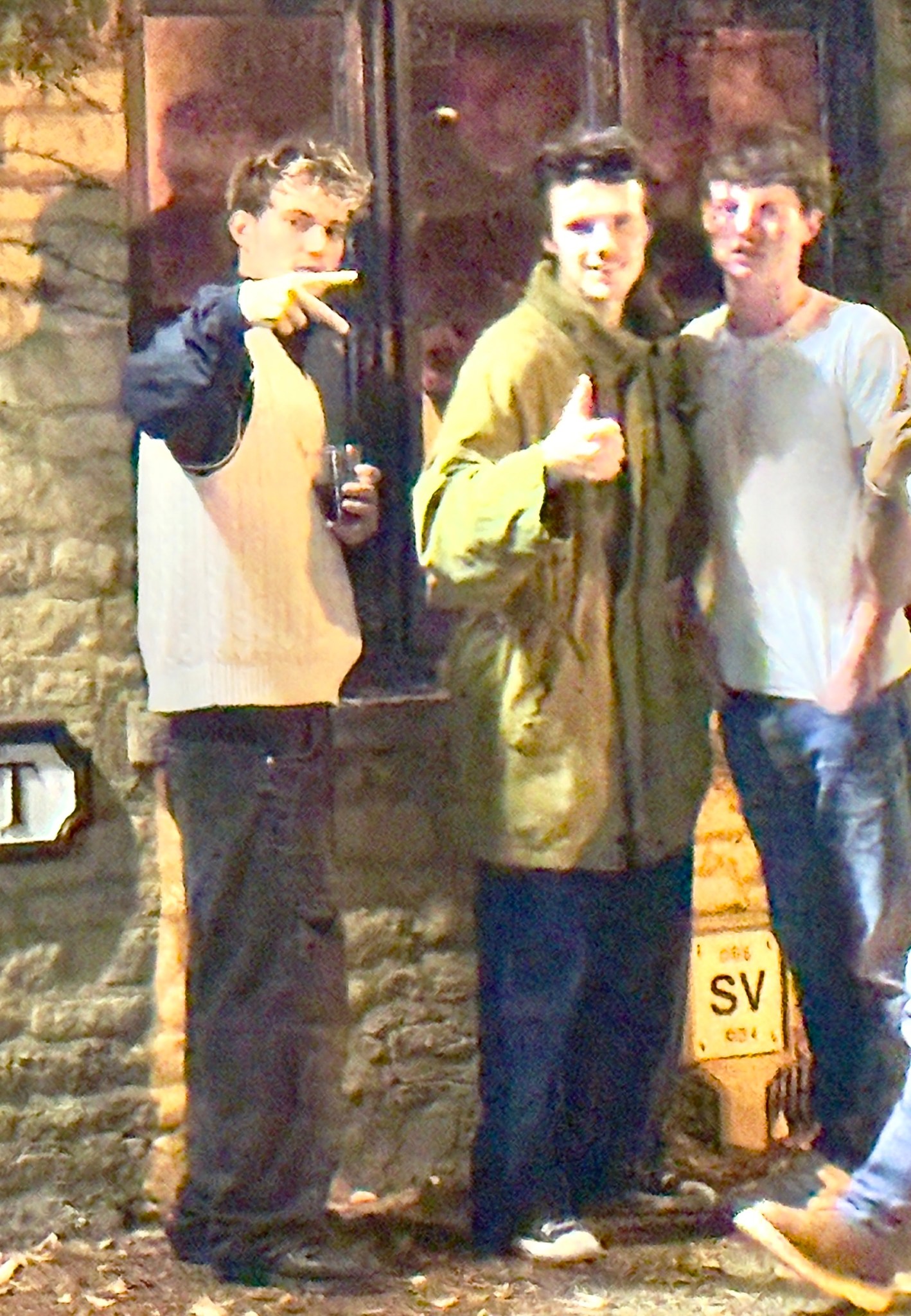 Beckham bị paparazzi bắt gặp ở quán pub- Ảnh 3.