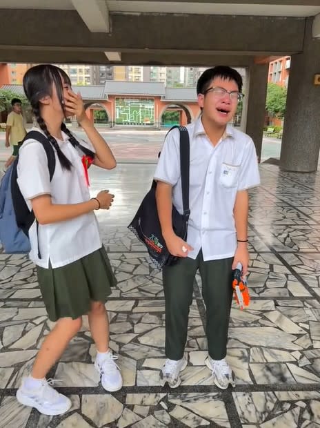 Đang lướt TikTok, tân sinh viên bất ngờ nhận lời mời kết bạn từ người lạ, ấn 