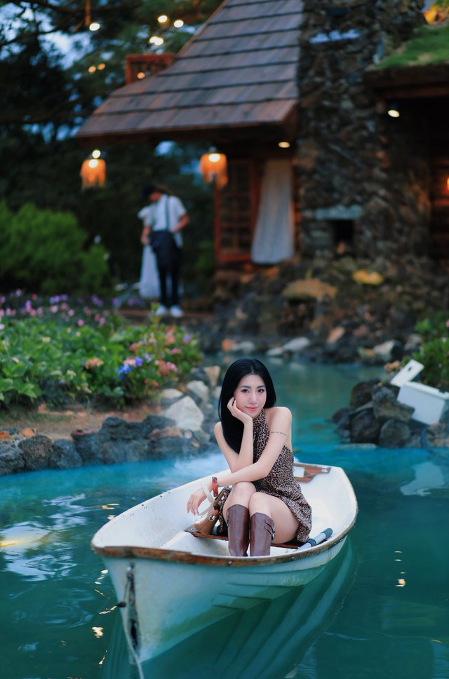 Em gái Văn Toàn khoe visual trắng phát sáng khi đi đu concert G-DRAGON- Ảnh 5. Em gái Văn Toàn khoe visual trắng phát sáng khi đi đu concert G-DRAGON- Ảnh 5.