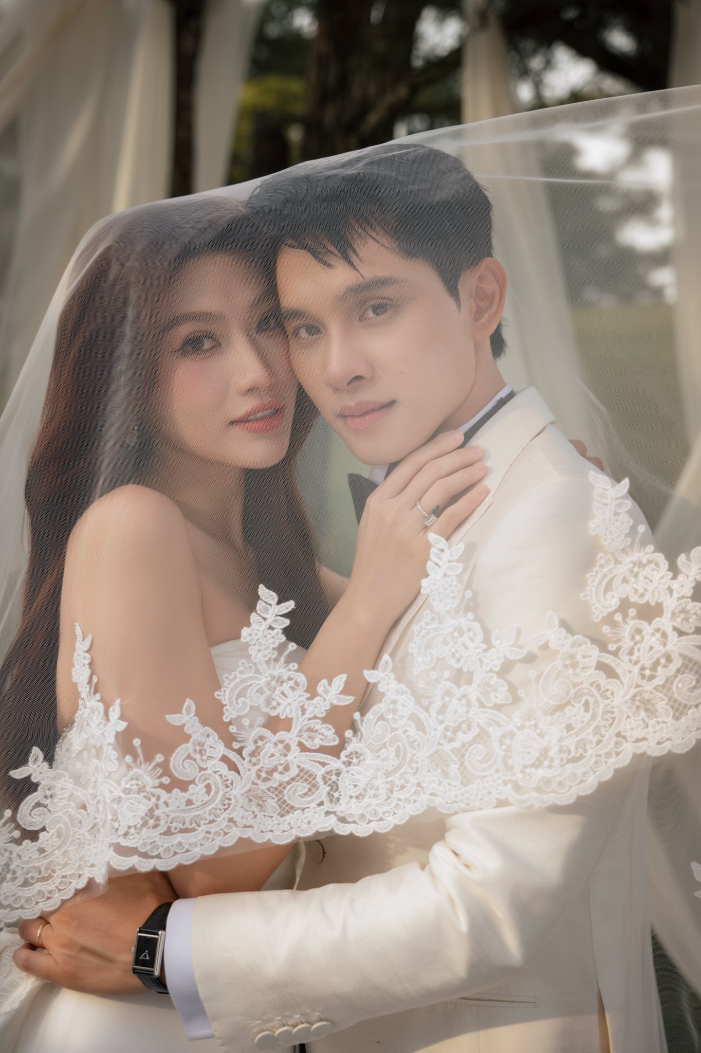 Á hậu Quỳnh Châu lộ vóc dáng khác lạ trong lễ cưới với chồng thiếu gia tại Đà Lạt- Ảnh 8. Á hậu Quỳnh Châu lộ vóc dáng khác lạ trong lễ cưới với chồng thiếu gia tại Đà Lạt- Ảnh 8.