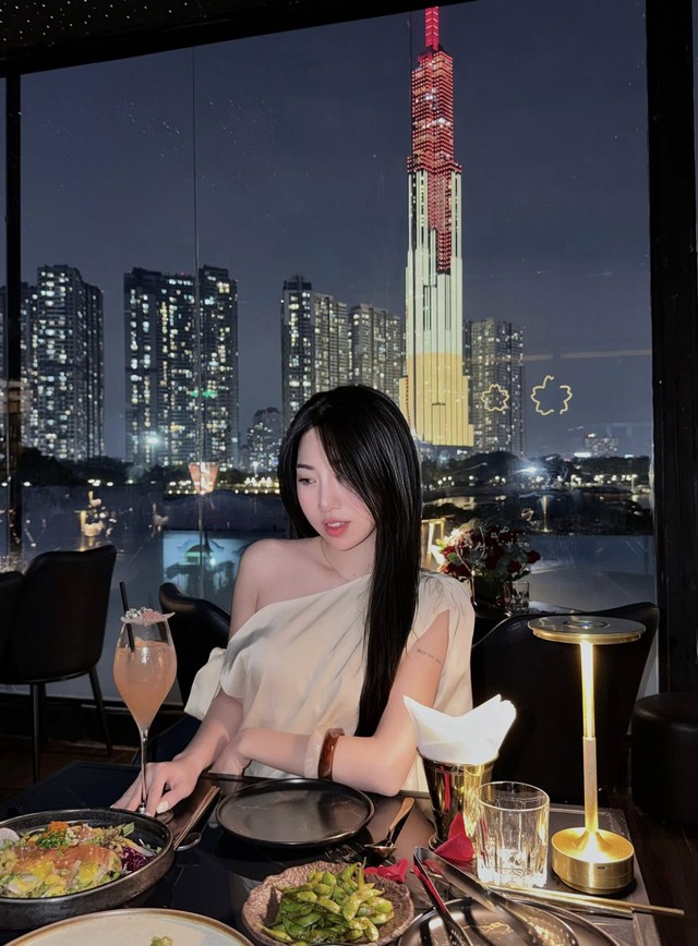 Em gái Văn Toàn khoe visual trắng phát sáng khi đi đu concert G-DRAGON- Ảnh 8. Em gái Văn Toàn khoe visual trắng phát sáng khi đi đu concert G-DRAGON- Ảnh 8.