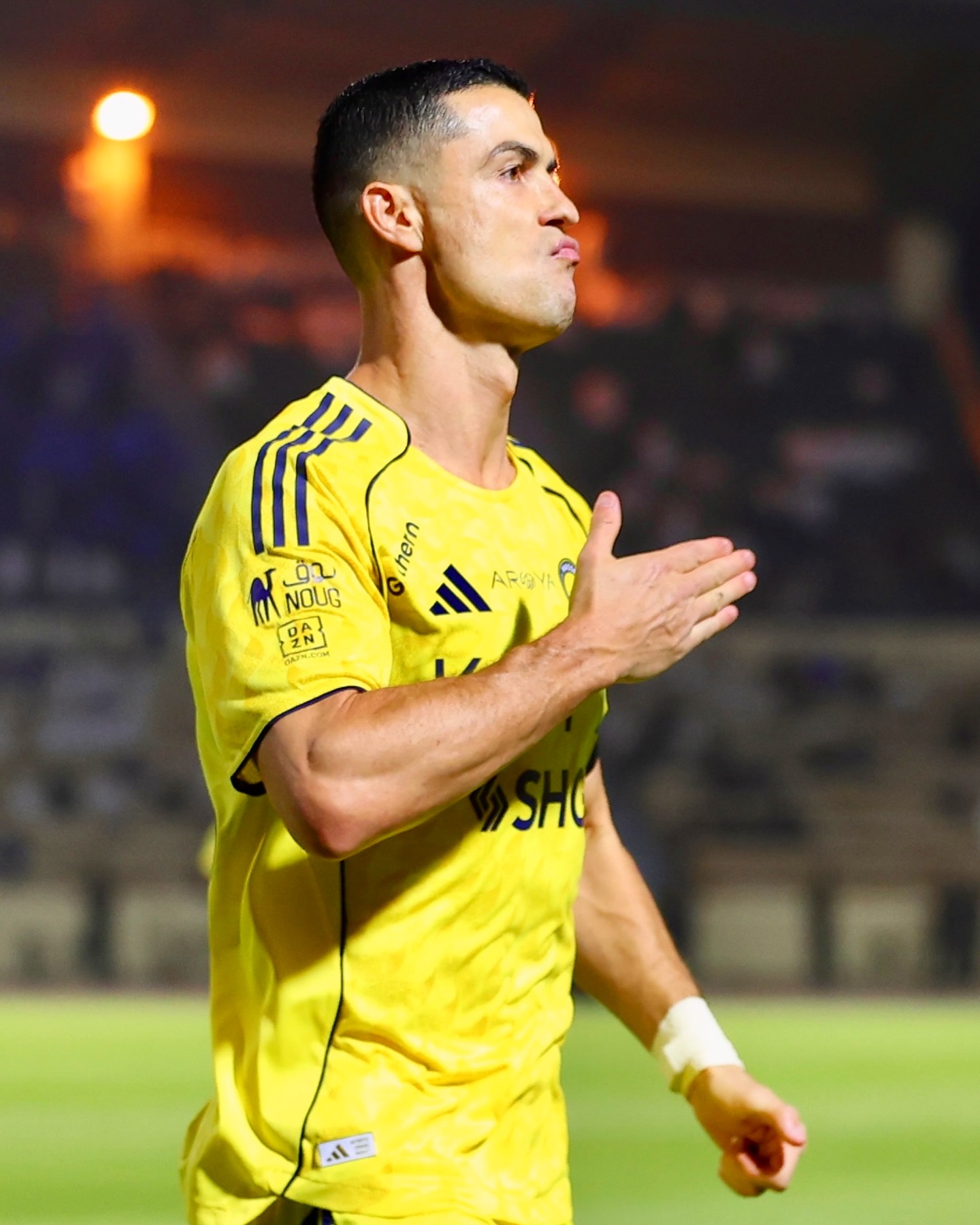 Ronaldo gây tranh cãi- Ảnh 1. Ronaldo gây tranh cãi- Ảnh 1.