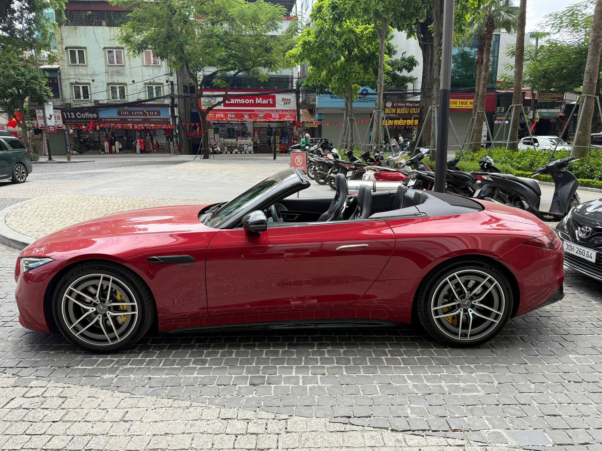 Rao Mercedes-AMG SL 43 ‘siêu lướt’ giá 5,9 tỷ đồng, người bán cho biết ra biển hết 7,2 tỷ, mới lăn bánh hơn 500km- Ảnh 3. Rao Mercedes-AMG SL 43 ‘siêu lướt’ giá 5,9 tỷ đồng, người bán cho biết ra biển hết 7,2 tỷ, mới lăn bánh hơn 500km- Ảnh 3.