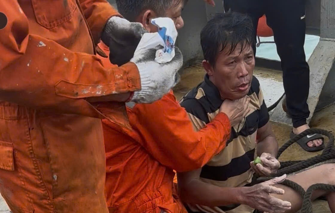 48 giờ giữa biển dữ và 'phép màu' trở về của 3 người dân Lý Sơn- Ảnh 1.