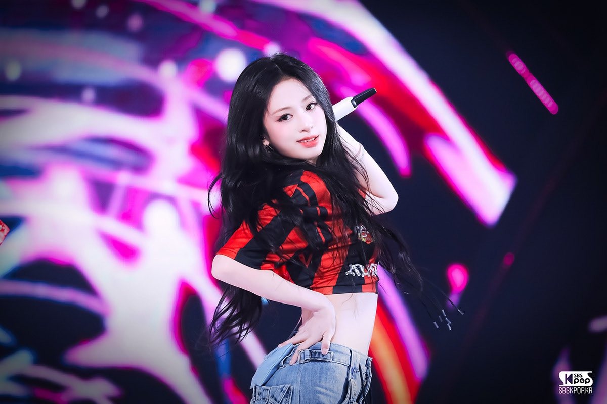 Lộ clip "tiểu Jennie" phát hoảng khi bị fan truy đuổi vây kín tại sân bay, hỏi 1 câu nghe mà xót- Ảnh 5. Lộ clip "tiểu Jennie" phát hoảng khi bị fan truy đuổi vây kín tại sân bay, hỏi 1 câu nghe mà xót- Ảnh 5.