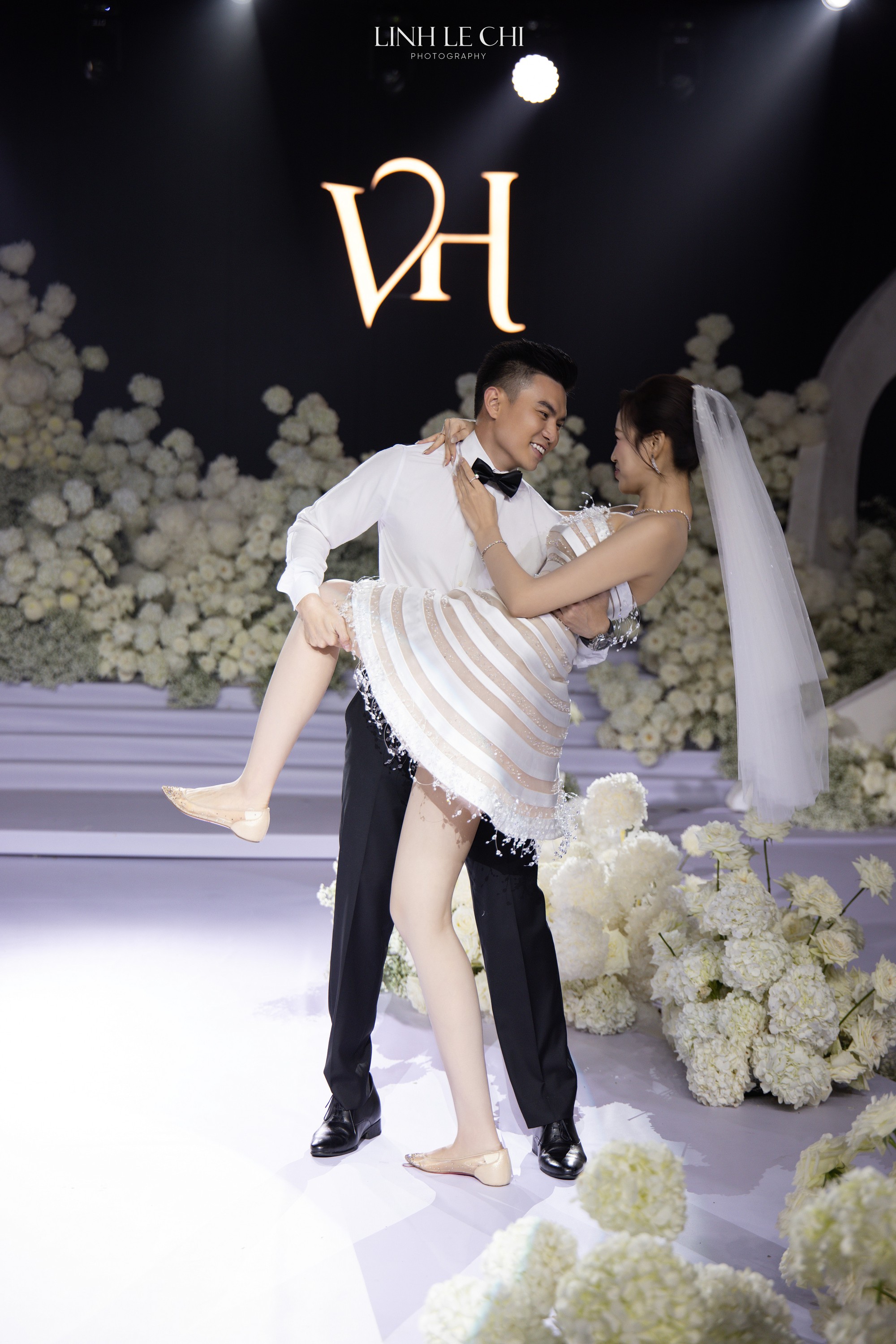 Màn nhảy đám cưới hot nhất lúc này của Tổng giám đốc Tập đoàn Sơn Hải- Ảnh 4.