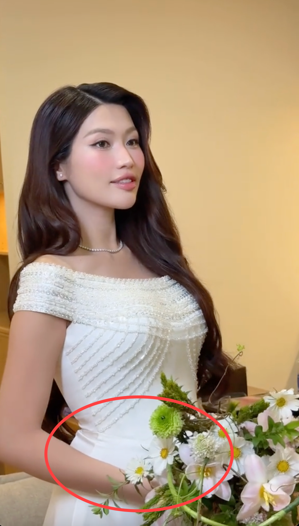 Á hậu Quỳnh Châu lộ vóc dáng khác lạ trong lễ cưới với chồng thiếu gia tại Đà Lạt- Ảnh 1. Á hậu Quỳnh Châu lộ vóc dáng khác lạ trong lễ cưới với chồng thiếu gia tại Đà Lạt- Ảnh 1.