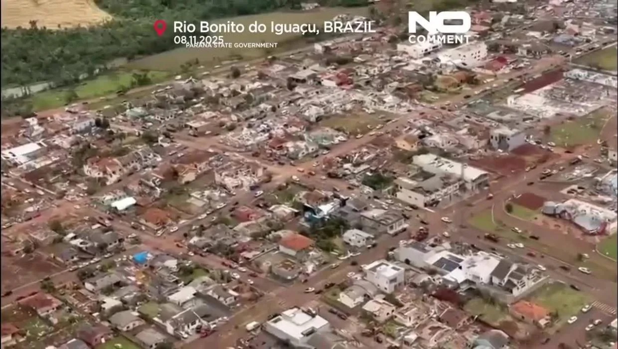 Lốc xo&aacute;y &ldquo;chưa từng c&oacute;&rdquo; san bằng 90% thị trấn Brazil- Ảnh 4.