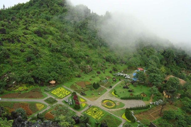 Tìm thấy du khách Nhật Bản bị lạc trên núi Hàm Rồng ở Sa Pa- Ảnh 1. Tìm thấy du khách Nhật Bản bị lạc trên núi Hàm Rồng ở Sa Pa- Ảnh 1.