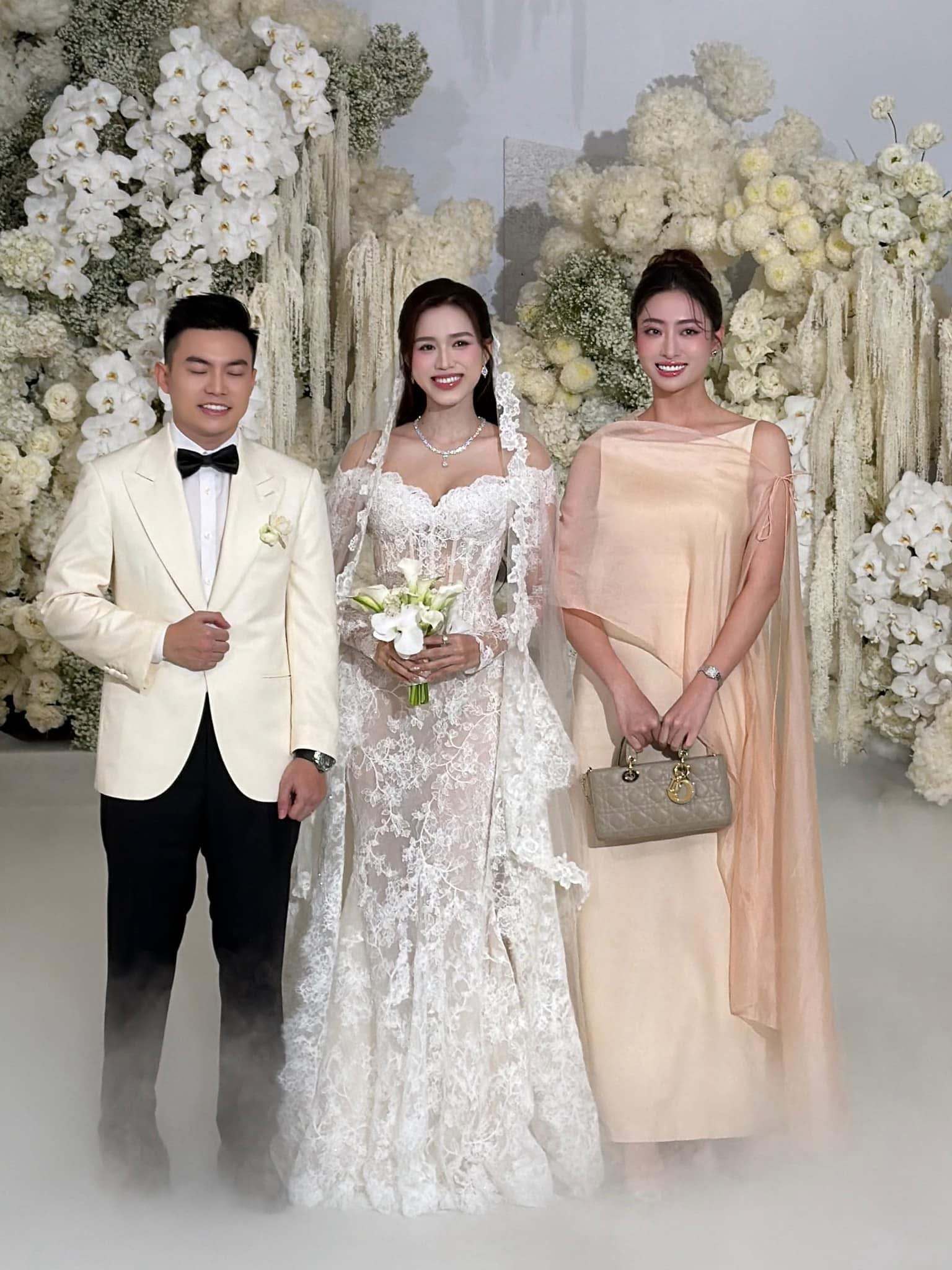 Dàn sao đổ bộ đám cưới Đỗ Hà: Đỗ Mỹ Linh đơn giản mà sang hết nấc, Lương Thuỳ Linh và dàn Hoa - Á hậu đọ sắc tưng bừng- Ảnh 2.