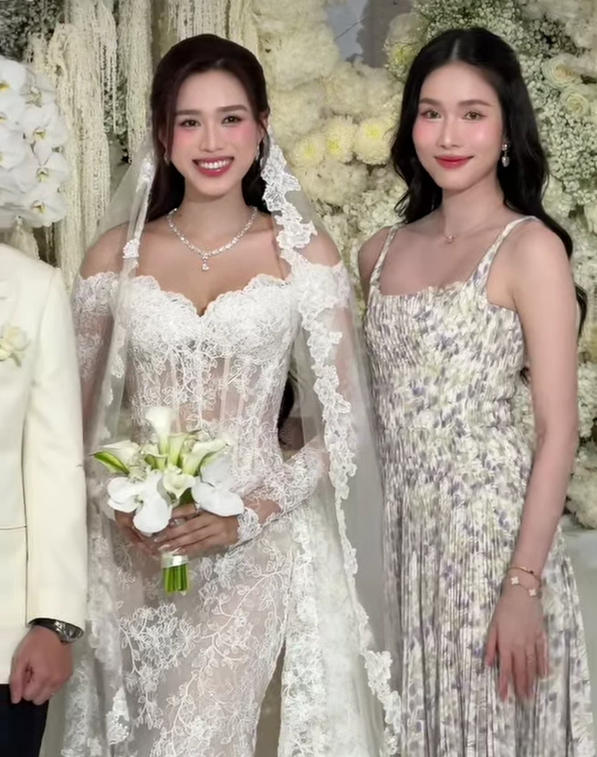 Dàn sao đổ bộ đám cưới Đỗ Hà: Đỗ Mỹ Linh đơn giản mà sang hết nấc, Lương Thuỳ Linh và dàn Hoa - Á hậu đọ sắc tưng bừng- Ảnh 3.