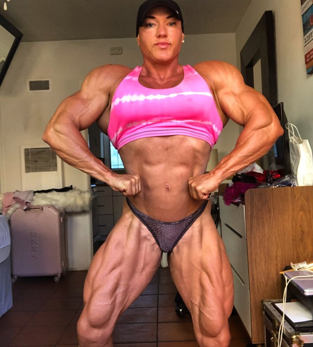 Thiếu nữ 17 tuổi hoá quái vật thể hình bắp tay cuồn cuộn, thân hình như tạc bằng thép- Ảnh 3.