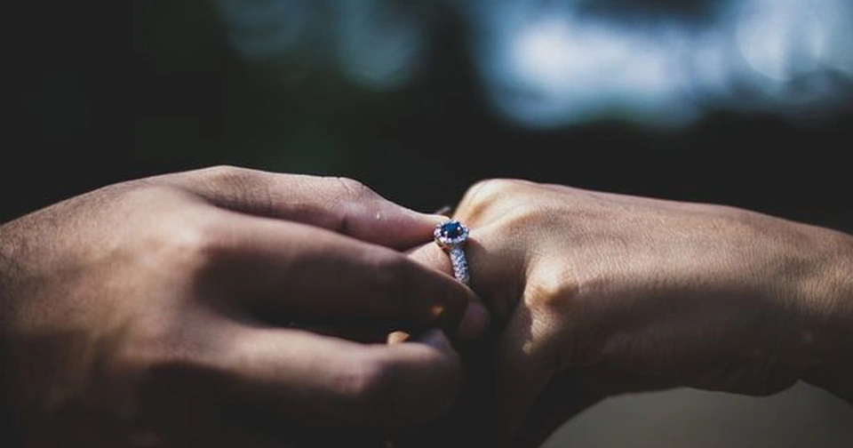 Cô gái bật khóc khi phát hiện chồng sắp cưới nhiễm HIV và cái kết đầy bất ngờ- Ảnh 2.