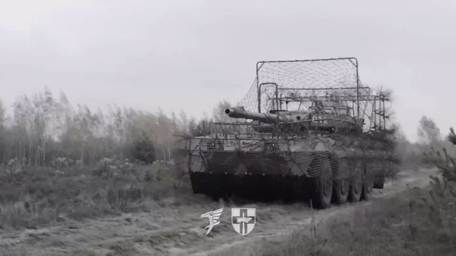 Xe tăng bánh lốp Centauro đã ra trận với bề ngoài khác lạ- Ảnh 1.