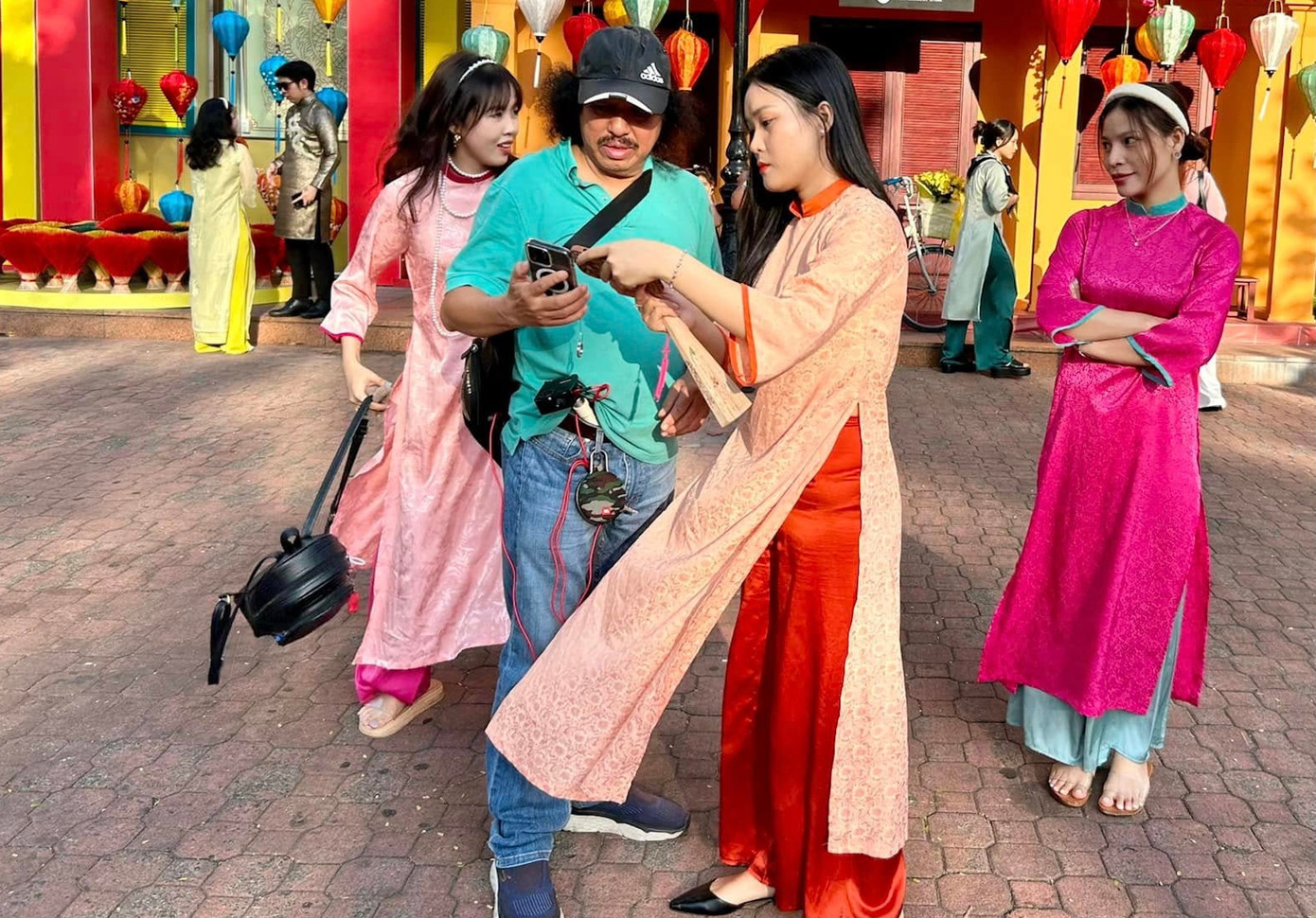 Nhạc sĩ 'Con đường đến trường' nguy kịch- Ảnh 2.