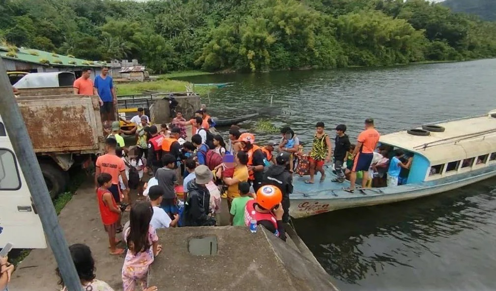 Bão Fung Wong tăng cấp thần tốc thành siêu bão, Philippines xả nước hàng loạt đập quan trọng- Ảnh 1. Bão Fung Wong tăng cấp thần tốc thành siêu bão, Philippines xả nước hàng loạt đập quan trọng- Ảnh 1.