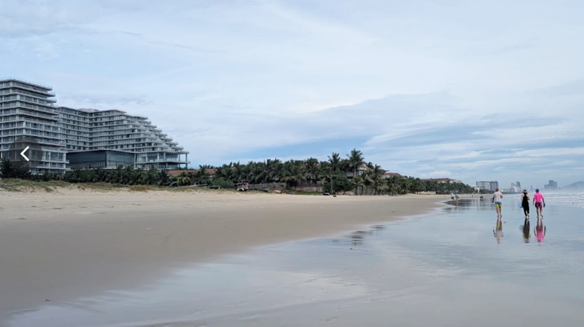 Thi thể nam giới trôi dạt vào bờ biển Đà Nẵng- Ảnh 1. Thi thể nam giới trôi dạt vào bờ biển Đà Nẵng- Ảnh 1.