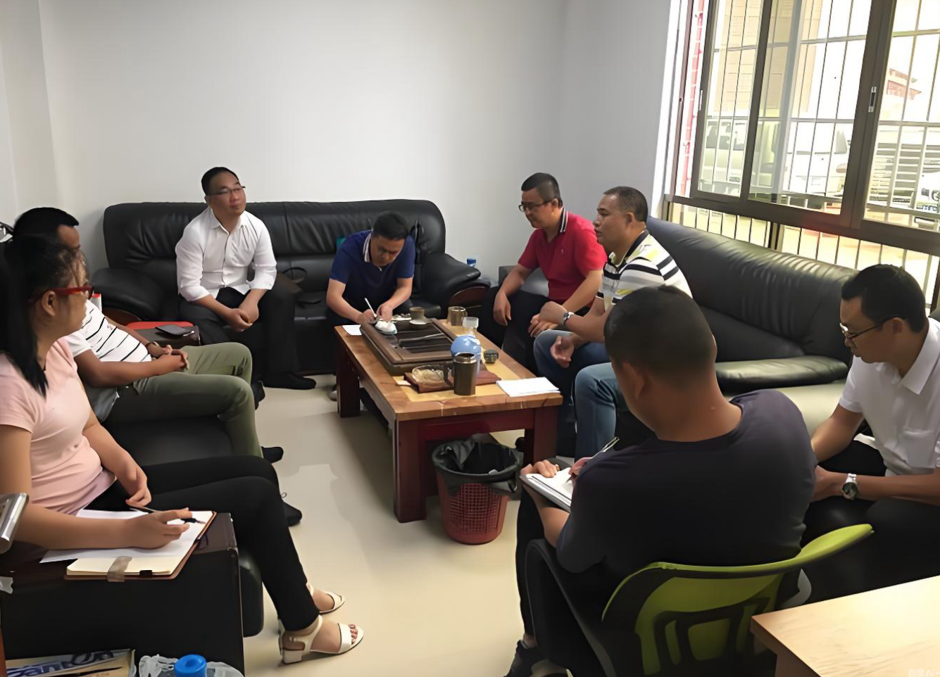 Khoảnh khắc luật sư đọc di chúc mẹ kế để 20 tỷ cho tôi, hai đứa con ruột của bà bật dậy, đập bàn đòi kiện- Ảnh 1. Khoảnh khắc luật sư đọc di chúc mẹ kế để 20 tỷ cho tôi, hai đứa con ruột của bà bật dậy, đập bàn đòi kiện- Ảnh 1.