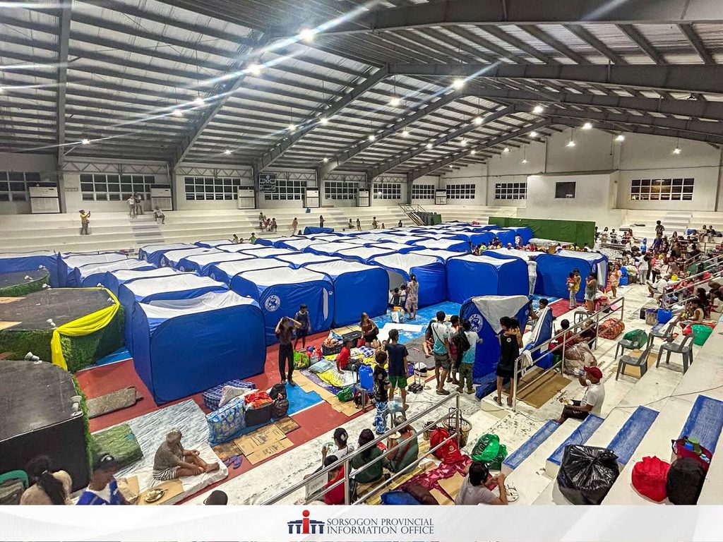 Bão Fung Wong tăng cấp thần tốc thành siêu bão, Philippines xả nước hàng loạt đập quan trọng- Ảnh 3. Bão Fung Wong tăng cấp thần tốc thành siêu bão, Philippines xả nước hàng loạt đập quan trọng- Ảnh 3.