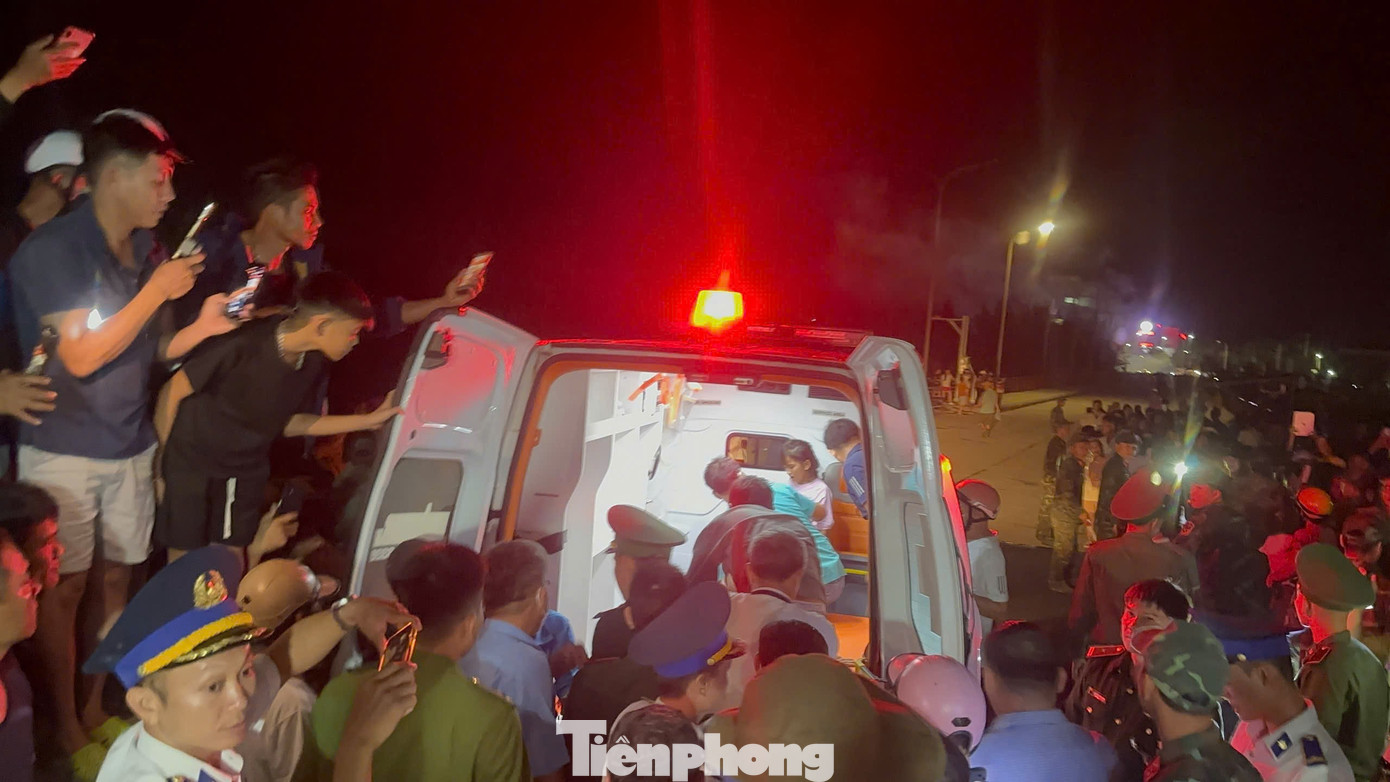 42 giờ l&ecirc;nh đ&ecirc;nh giữa biển của người đ&agrave;n &ocirc;ng L&yacute; Sơn: Ăn sống cua c&aacute; nhỏ để sinh tồn, ngửa mặt l&ecirc;n trời uống nước mưa- Ảnh 1.