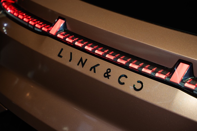 Ngắm mẫu SUV lập kỷ lục Guinness 1.813 km chỉ với một lần sạc và đổ xăng, "cháy hàng" khi về Việt Nam - Ảnh 4.