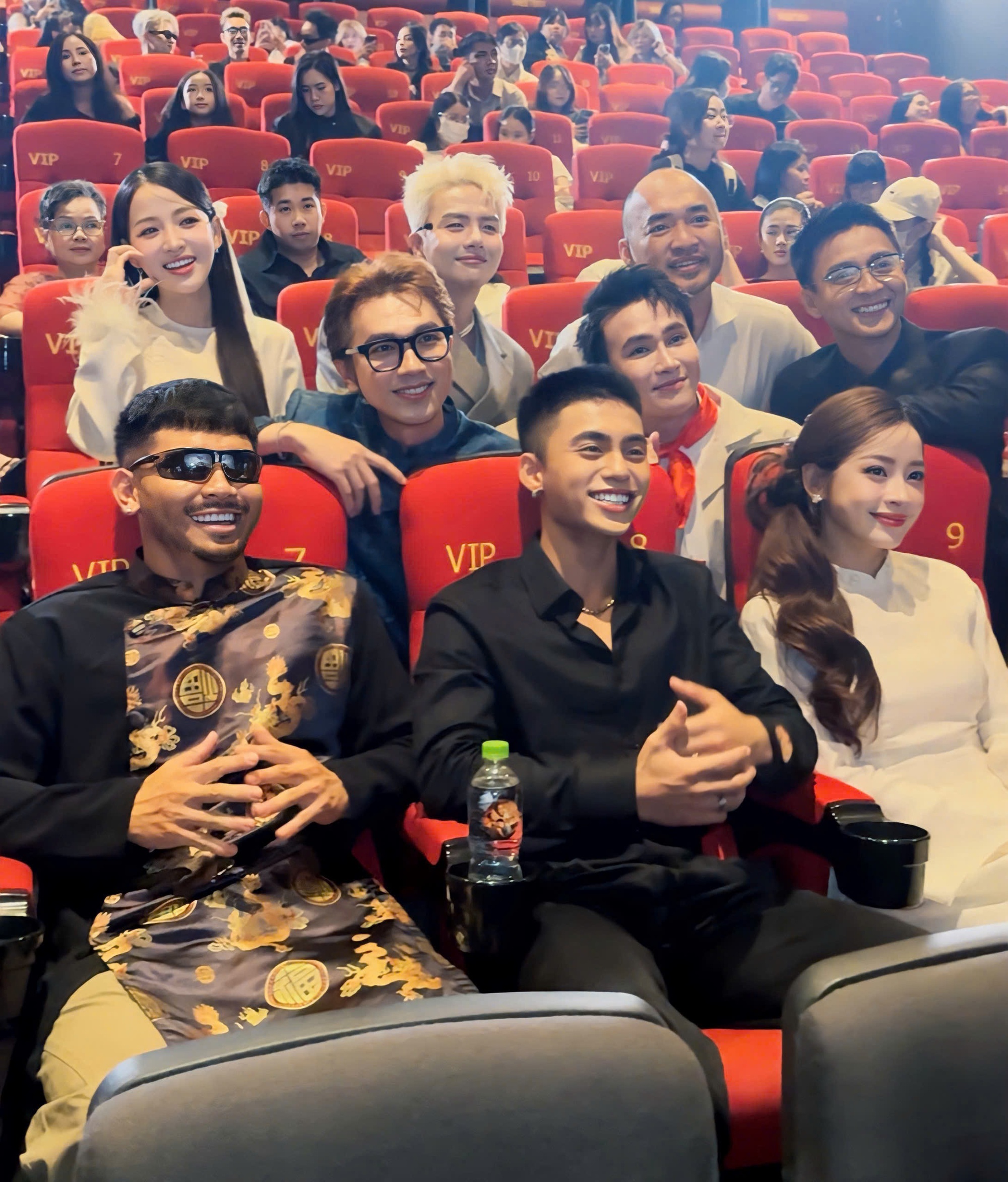 Nam ca sĩ, diễn viên bỏ nghề đi làm travel blogger: 2 năm đi 118 quốc gia, mua nhà xe, cuộc sống viên mãn- Ảnh 4. Nam ca sĩ, diễn viên bỏ nghề đi làm travel blogger: 2 năm đi 118 quốc gia, mua nhà xe, cuộc sống viên mãn- Ảnh 4.