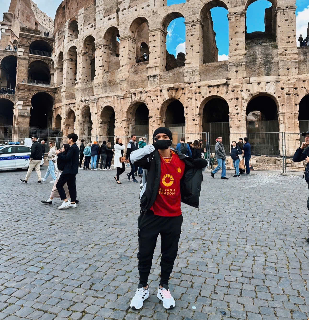 Nam ca sĩ, diễn viên bỏ nghề đi làm travel blogger: 2 năm đi 118 quốc gia, mua nhà xe, cuộc sống viên mãn- Ảnh 8. Nam ca sĩ, diễn viên bỏ nghề đi làm travel blogger: 2 năm đi 118 quốc gia, mua nhà xe, cuộc sống viên mãn- Ảnh 8.