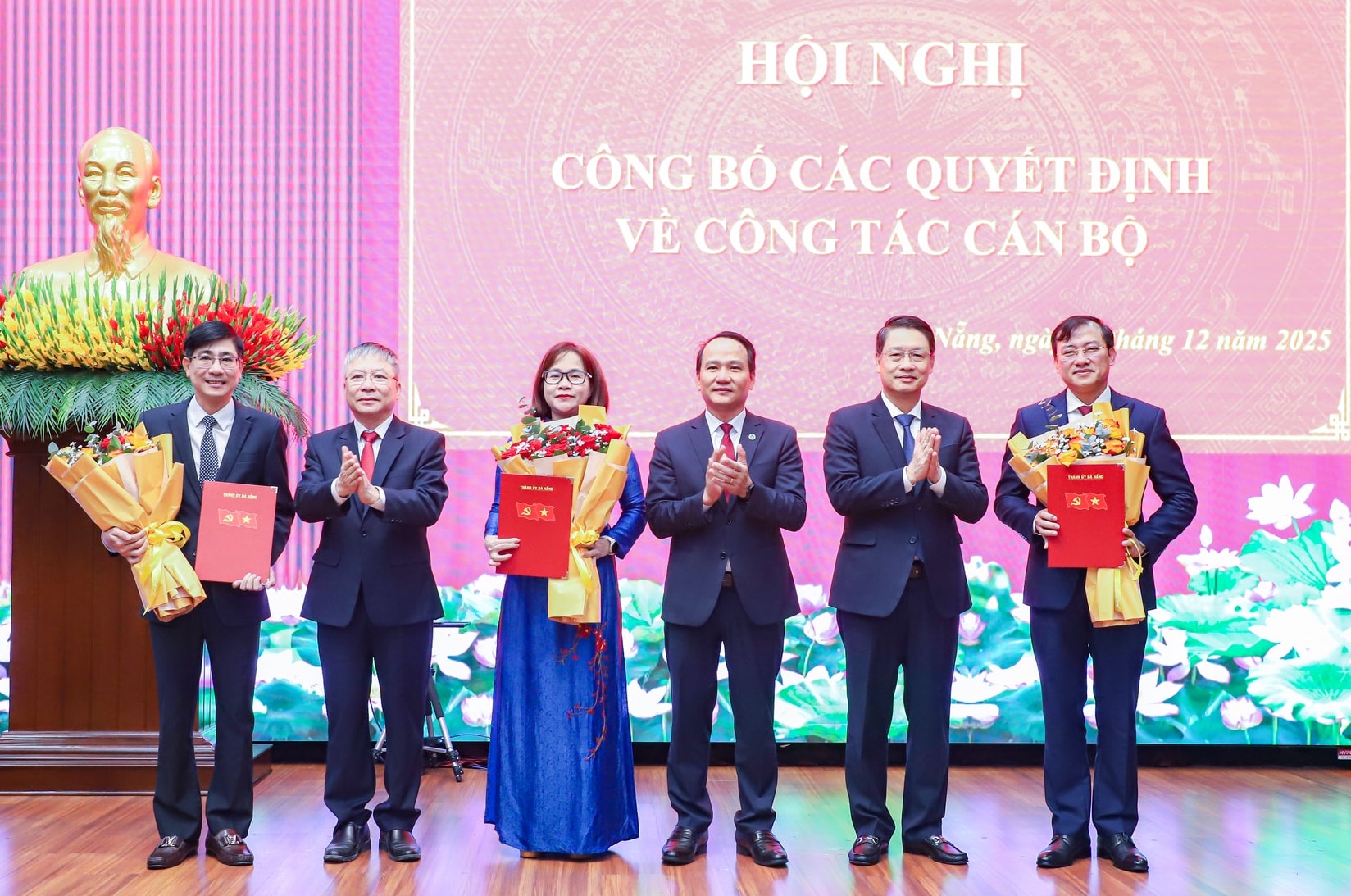 Đà Nẵng công bố quyết định nhân sự mới , thay đổi cán bộ chủ chốt - Ảnh 1.