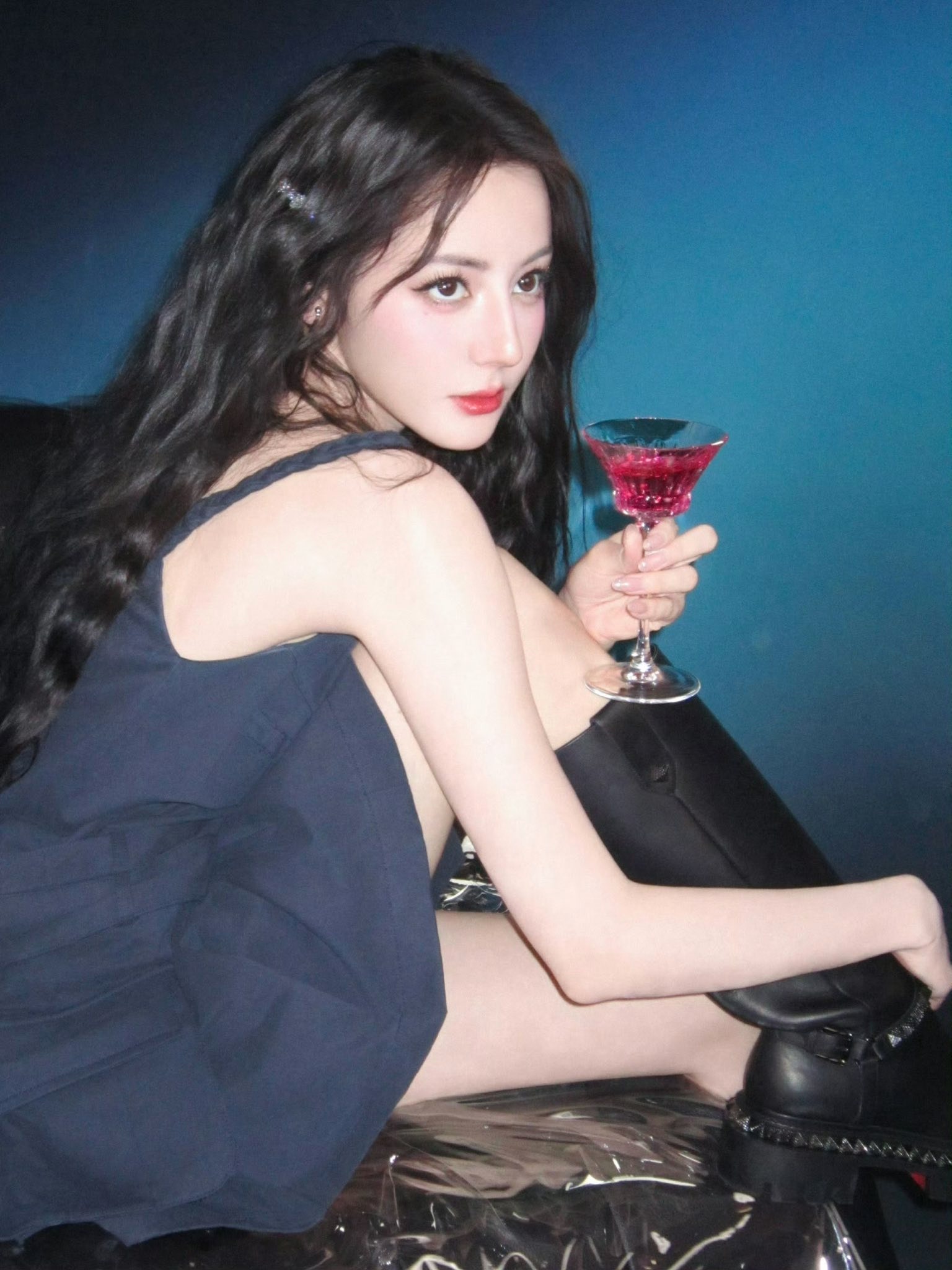 Địch Lệ Nhiệt Ba giàu mà keo kiệt?- Ảnh 2. Địch Lệ Nhiệt Ba giàu mà keo kiệt?- Ảnh 2.