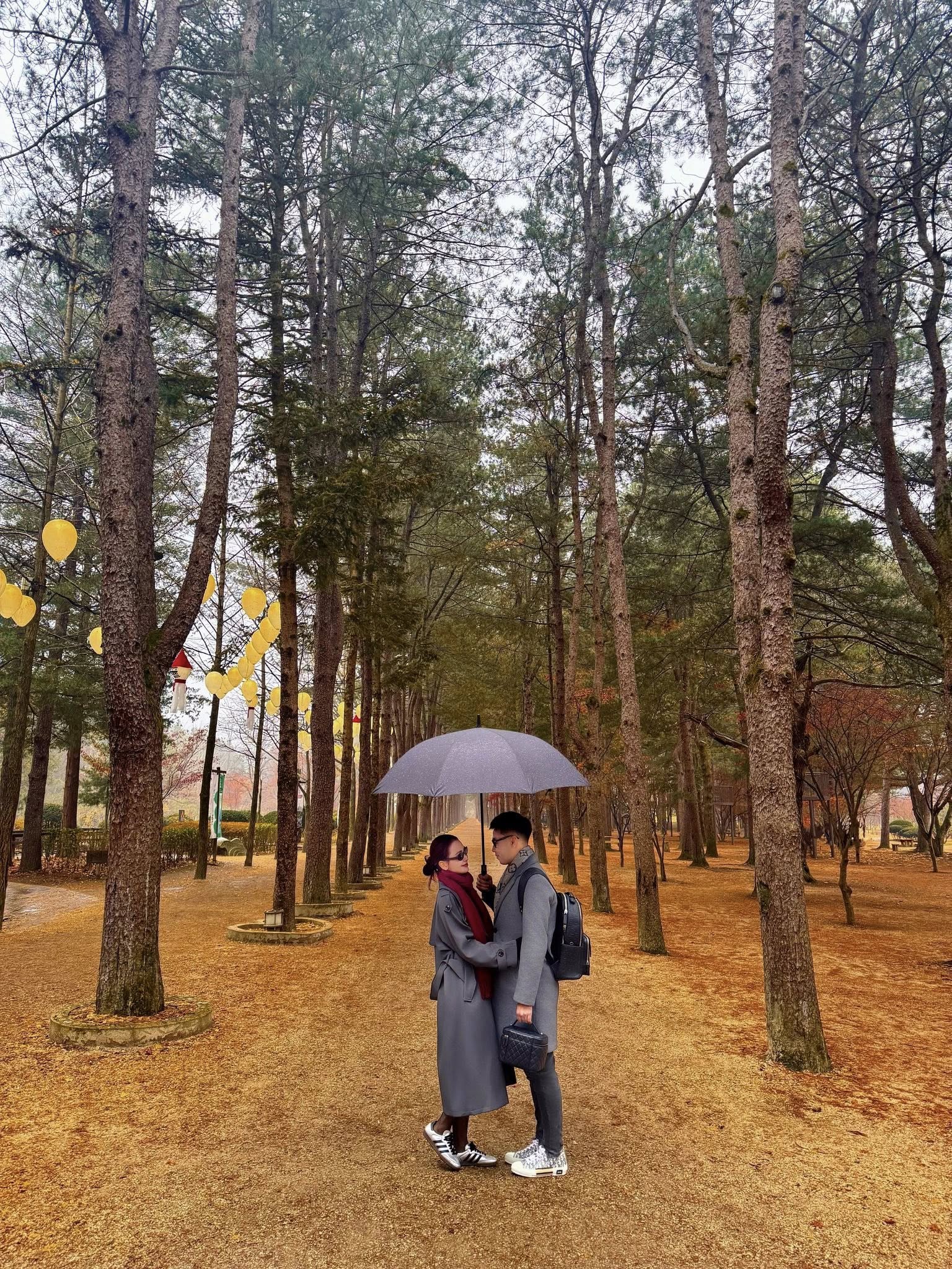 Tuyển thủ Việt Nam và MC Mù Tạt tung bộ ảnh đẹp như bước ra từ phim Hàn sau màn cầu hôn chấn động MXH- Ảnh 2.