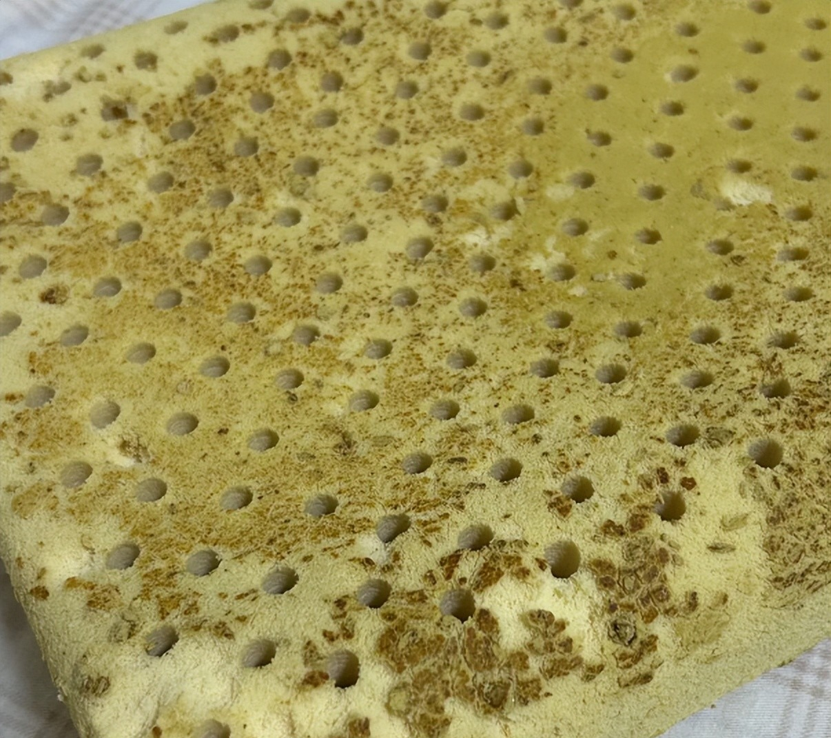 6 thứ trong nh&agrave; n&ecirc;n VỨT sớm, c&agrave;ng để l&acirc;u c&agrave;ng rước hoạ v&agrave;o người- Ảnh 6.