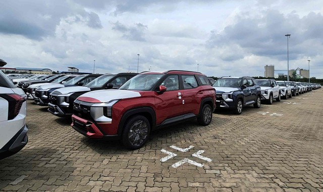 Website đã xóa tên, đại lý dừng nhận cọc, tượng đài một thời đối mặt với 