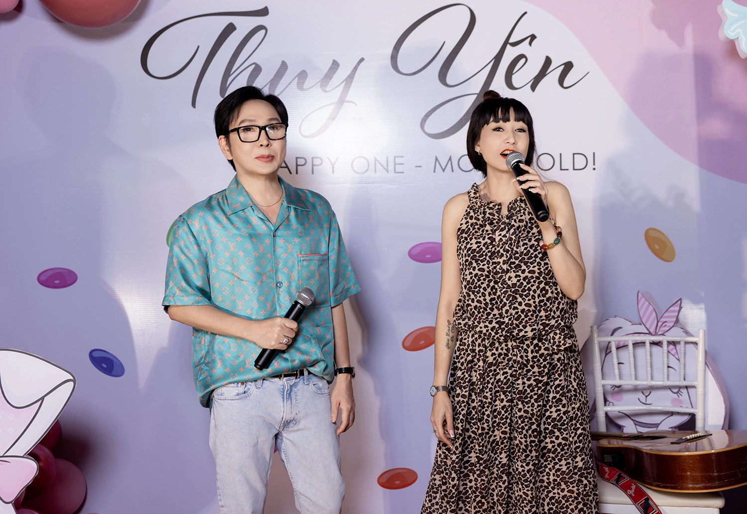 Nữ ca sĩ duy nhất được Hoài Linh công khai yêu, xăm hình danh hài lên người: U50 nuôi cả mẹ lẫn con, cháu - Ảnh 4. Nữ ca sĩ duy nhất được Hoài Linh công khai yêu, xăm hình danh hài lên người: U50 nuôi cả mẹ lẫn con, cháu - Ảnh 4.