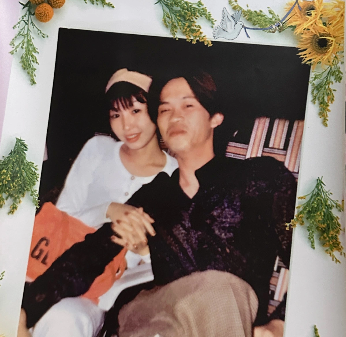 Nữ ca sĩ duy nhất được Hoài Linh công khai yêu, xăm hình danh hài lên người: U50 nuôi cả mẹ lẫn con, cháu - Ảnh 1. Nữ ca sĩ duy nhất được Hoài Linh công khai yêu, xăm hình danh hài lên người: U50 nuôi cả mẹ lẫn con, cháu - Ảnh 1.