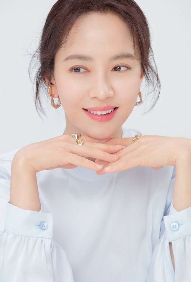 Song Ji Hyo ăn thử món kinh dị "khó nuốt" của người Việt, phản ứng sau đó mới bất ngờ - Ảnh 7. Song Ji Hyo ăn thử món kinh dị "khó nuốt" của người Việt, phản ứng sau đó mới bất ngờ - Ảnh 7.