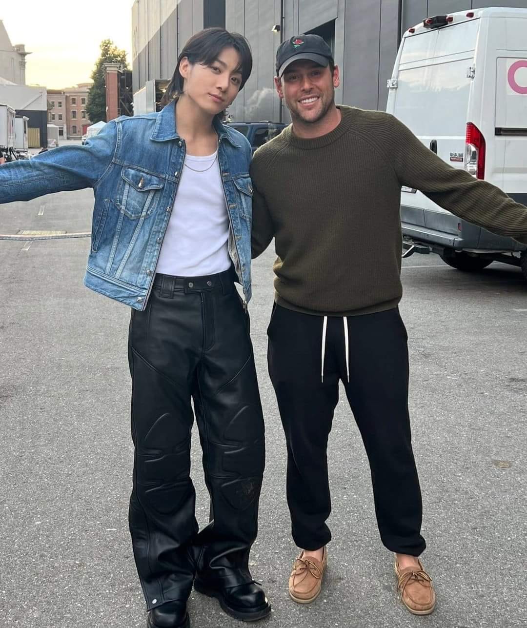 Âm mưu làm bay hơi 21 ngàn tỷ có liên quan đến Taylor Swift- Ảnh 3. Âm mưu làm bay hơi 21 ngàn tỷ có liên quan đến Taylor Swift- Ảnh 3.