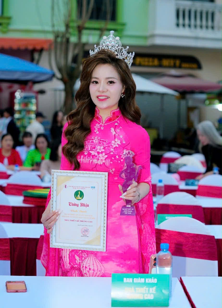 NTK Nhung Cao: "Áo dài không chỉ để mặc mà để kể về tâm hồn người phụ nữ Việt Nam" - Ảnh 4. NTK Nhung Cao: "Áo dài không chỉ để mặc mà để kể về tâm hồn người phụ nữ Việt Nam" - Ảnh 4.