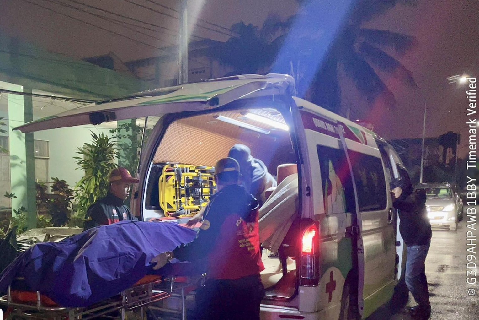 Đưa thi thể 4 nạn nhân vụ tai nạn giao thông Đà Nẵng về quê Ninh Bình - Ảnh 4. Đưa thi thể 4 nạn nhân vụ tai nạn giao thông Đà Nẵng về quê Ninh Bình - Ảnh 4.