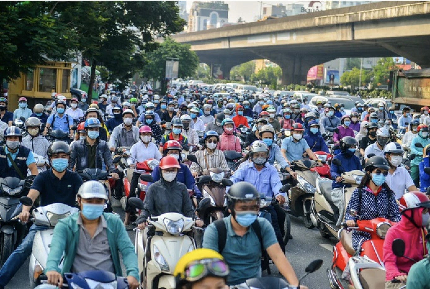 Hàng loạt chính sách hỗ trợ chuyển đổi qua xe điện - Ảnh 1. Hàng loạt chính sách hỗ trợ chuyển đổi qua xe điện - Ảnh 1.